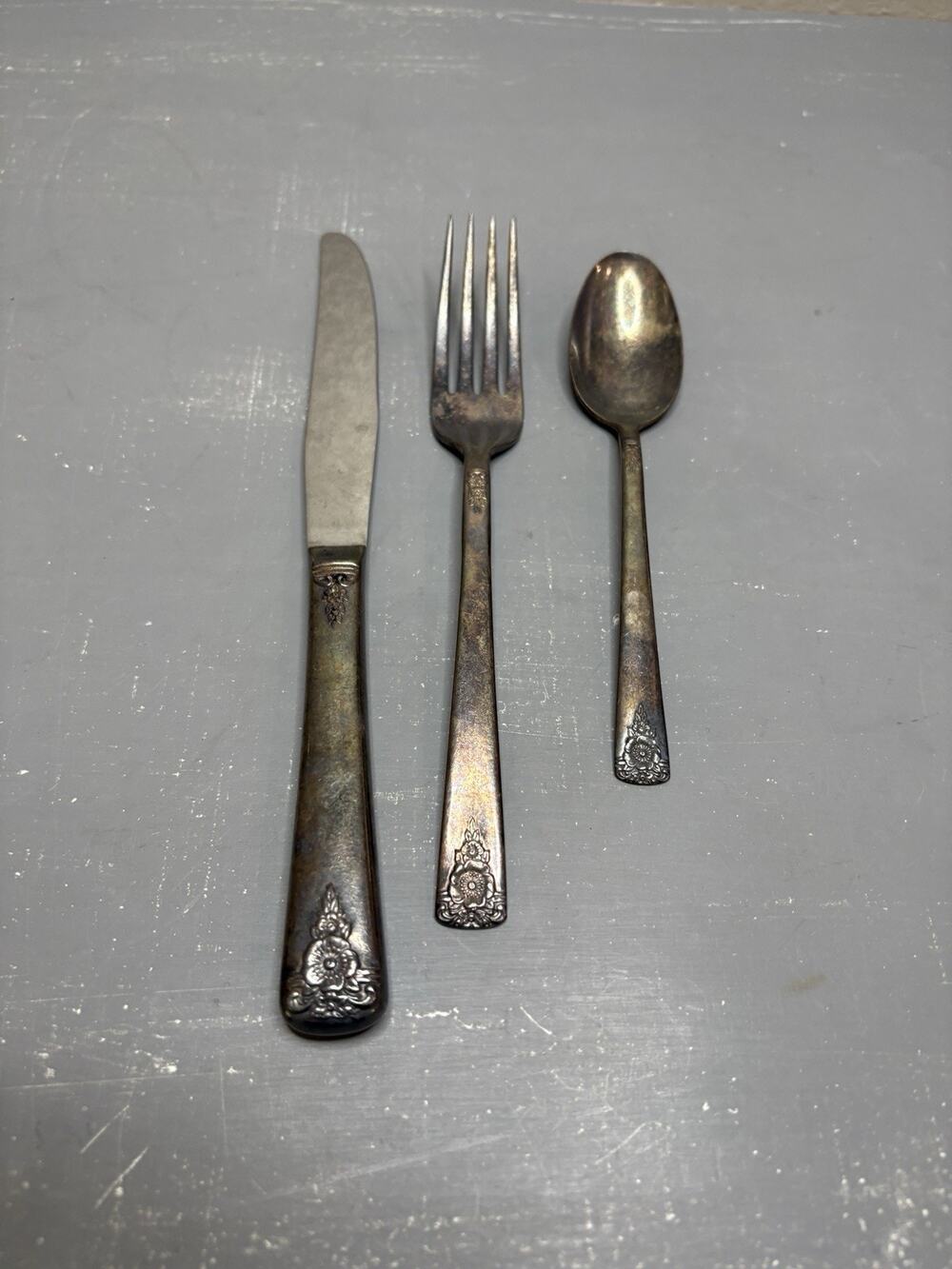 Vintage Wm Rogers Floral Silverplate Flatware Set of 3 Knife Fork Spoon IS